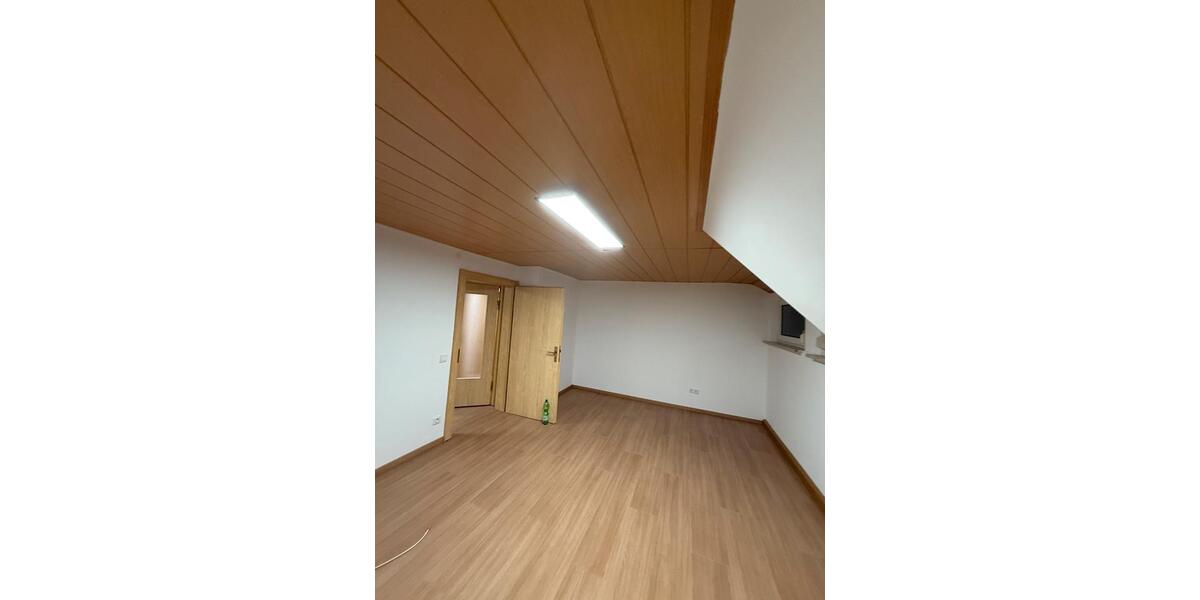 Dachgeschoßwohnung Weidhausen bei Coburg - 2 Zimmer, 70 m&sup2;, 860&euro; | Angebot:25146461