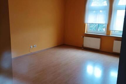 Wohnung Eisfeld - 3 Zimmer, 105 m&sup2;, 625&euro; | Angebot:26185624