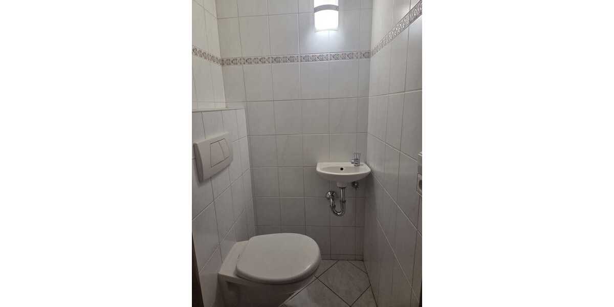 Zur Vermietung steht eine helle und großzügig geschnittene 3 Zimmer Wohnung mit 74 qm im Hochparterr - 3- Ludwigsburg Pflugfelden | Angebot:27079541