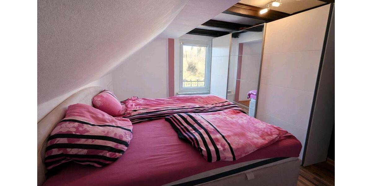 Dachgeschoßwohnung Stadtoldendorf - 3 Zimmer, 71 m&sup2;, 450&euro; | Angebot:25049580