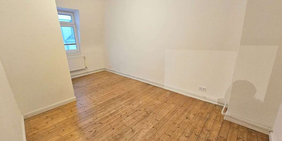Etagenwohnung Gallusviertel Europaviertel - 3 Zimmer, 12 m&sup2;, 585&euro; | Angebot:26758575