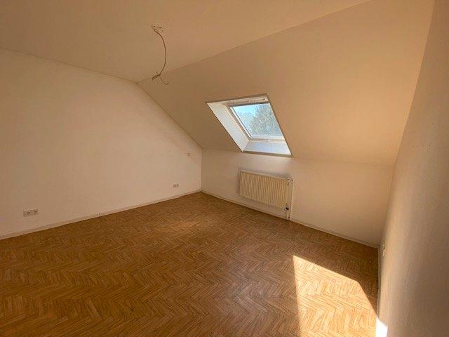 Etagenwohnung Bexbach - 4 Zimmer, 130 m&sup2;, 850&euro; | Angebot:26201227