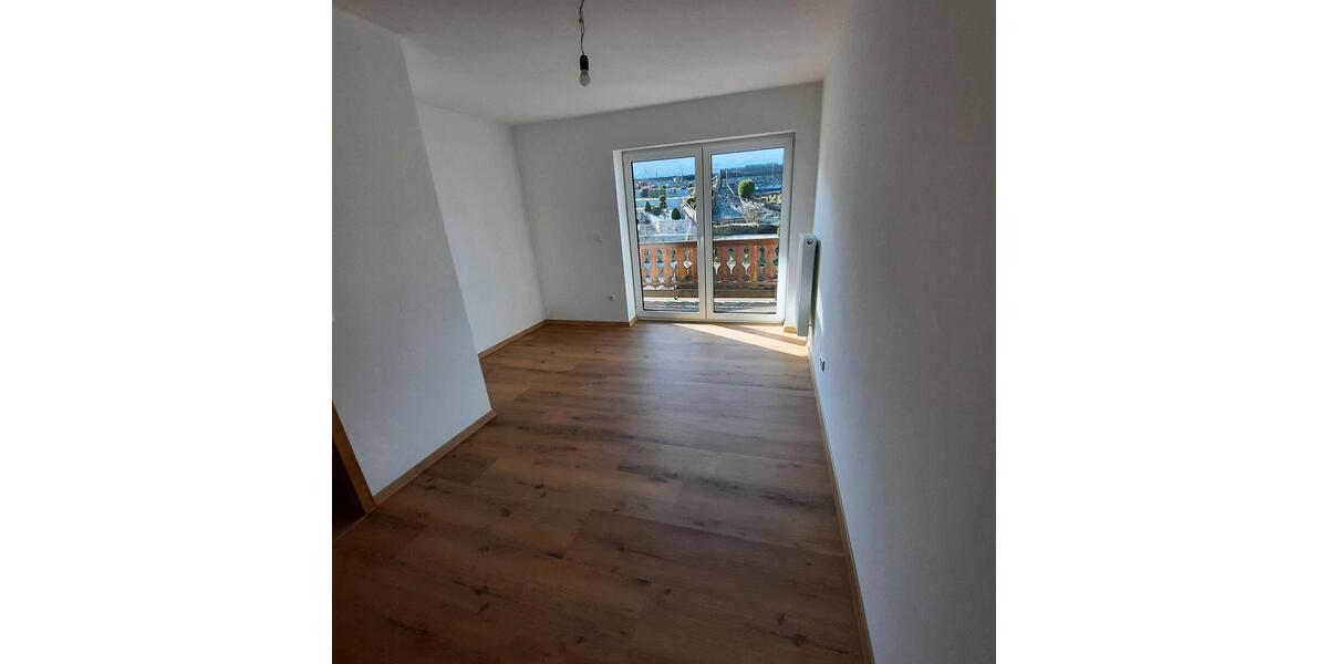 Etagenwohnung Viechtach - 5 Zimmer, 160 m&sup2;, 1.050&euro; | Angebot:26019907