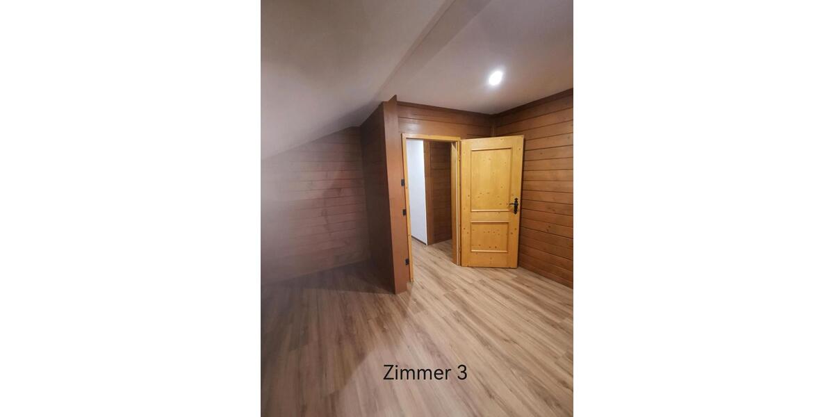 Dachgeschoßwohnung Ingenried - 3 Zimmer, 94 m&sup2;, 1.200&euro; | Angebot:24842124
