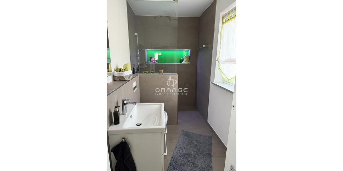 Einfamilienhaus Langquaid - 8 Zimmer, 260 m&sup2;, 1.800&euro; | Angebot:23861895