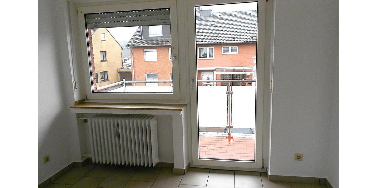Etagenwohnung Düren Mariaweiler-Hoven - 3 Zimmer, 94 m&sup2;, 900&euro; | Angebot:26532527