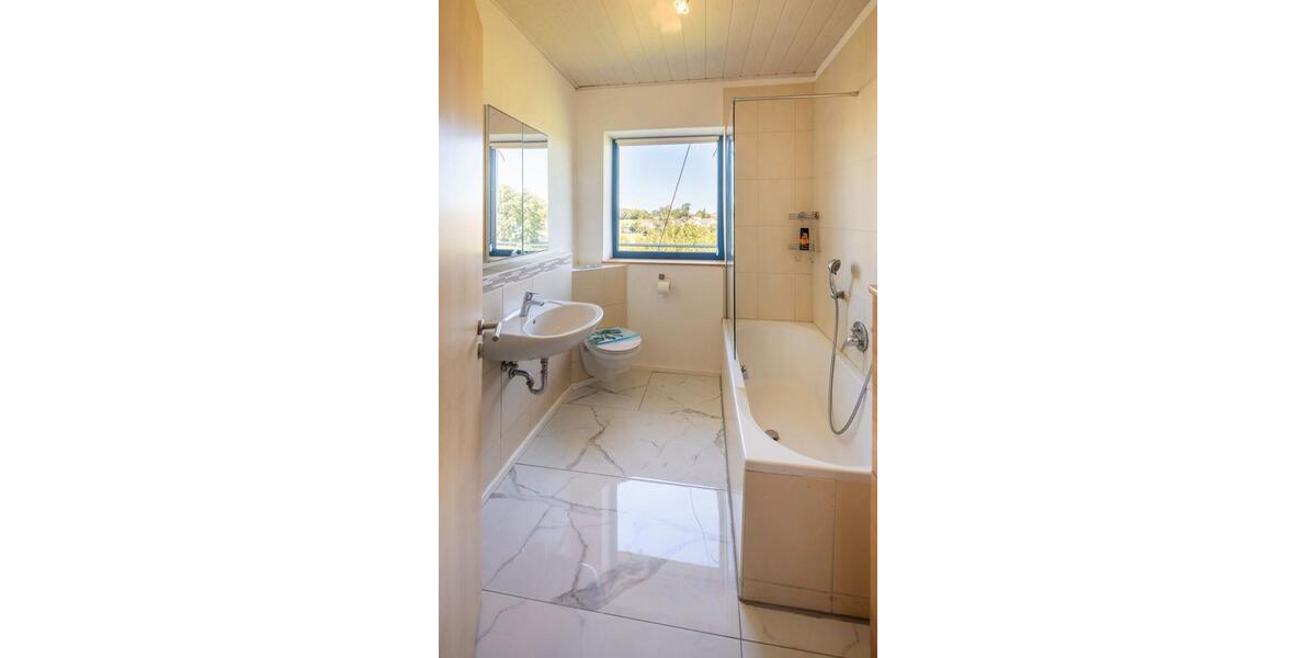 Dachgeschoßwohnung Lachen - 2 Zimmer, 64 m&sup2;, 600&euro; | Angebot:26095789