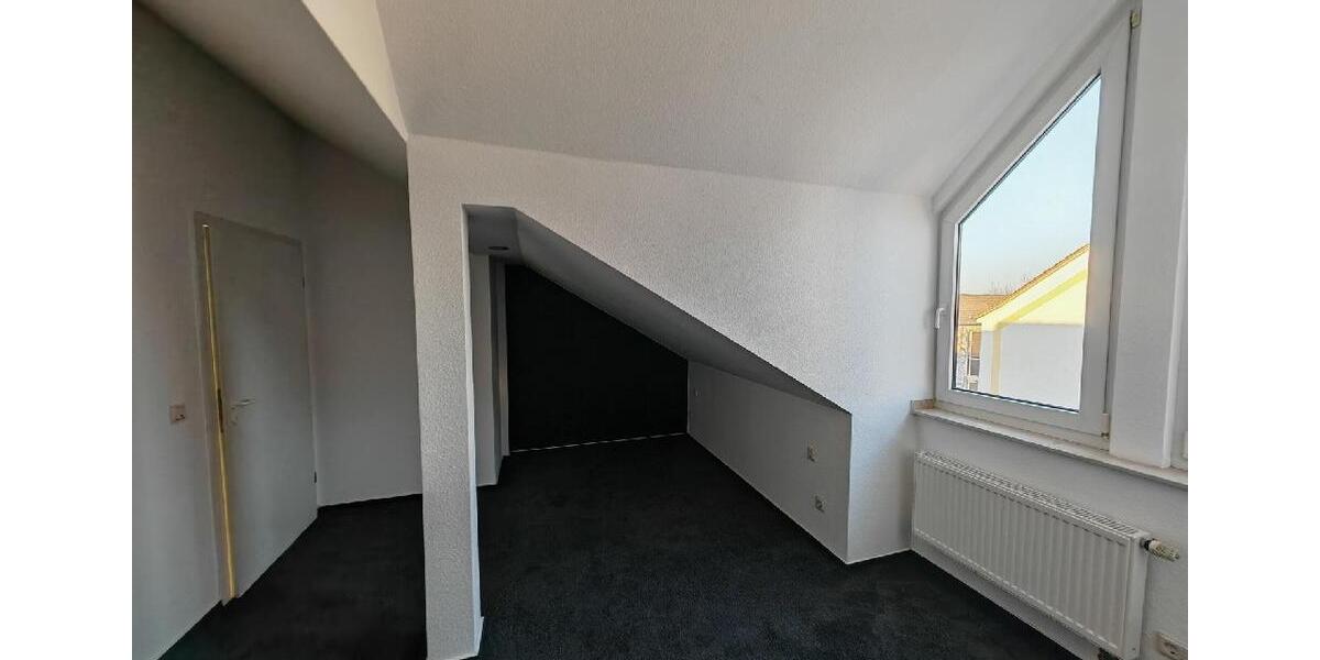 Dachgeschoßwohnung Sangerhausen - 3 Zimmer, 76 m&sup2;, 420&euro; | Angebot:24866471