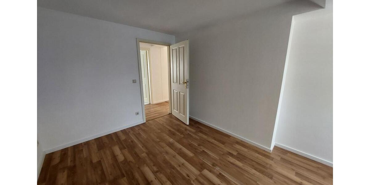 Etagenwohnung Roßwein - 3 Zimmer, 65 m&sup2;, 325&euro; | Angebot:19263247