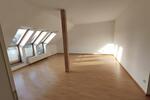 Uffenheim: Helle 2-Zimmer-DG-Wohnung mit Dachbalkon