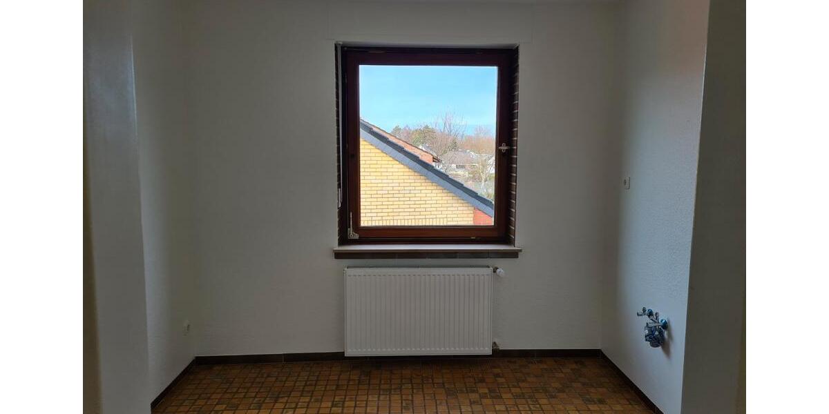 Dachgeschoßwohnung Eschweiler - 2.5 Zimmer, 67 m&sup2;, 420&euro; | Angebot:26586389