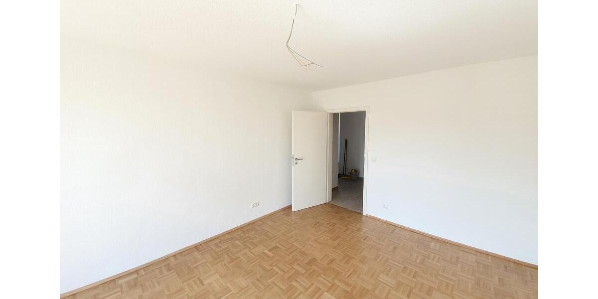 Dachgeschoßwohnung Essen Huttrop - 2.5 Zimmer, 61 m&sup2;, 680&euro; | Angebot:24878426