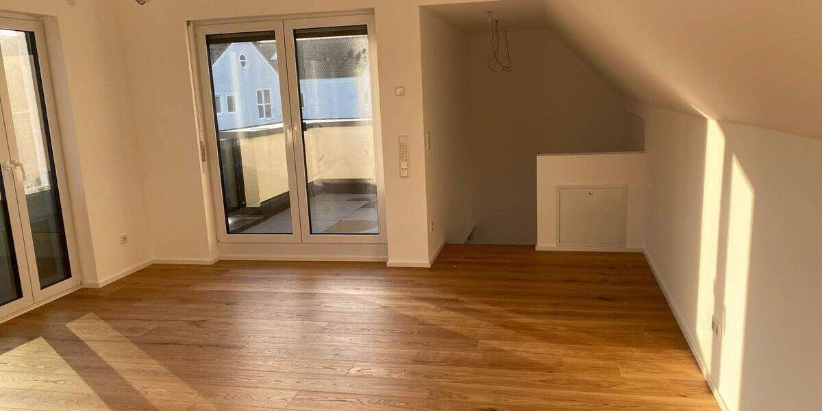 Wunderschöne Maisonette-Whg. in Alt-Junkersdorf mit Loggia - Anfragen per E-Mail - 4 zimmer