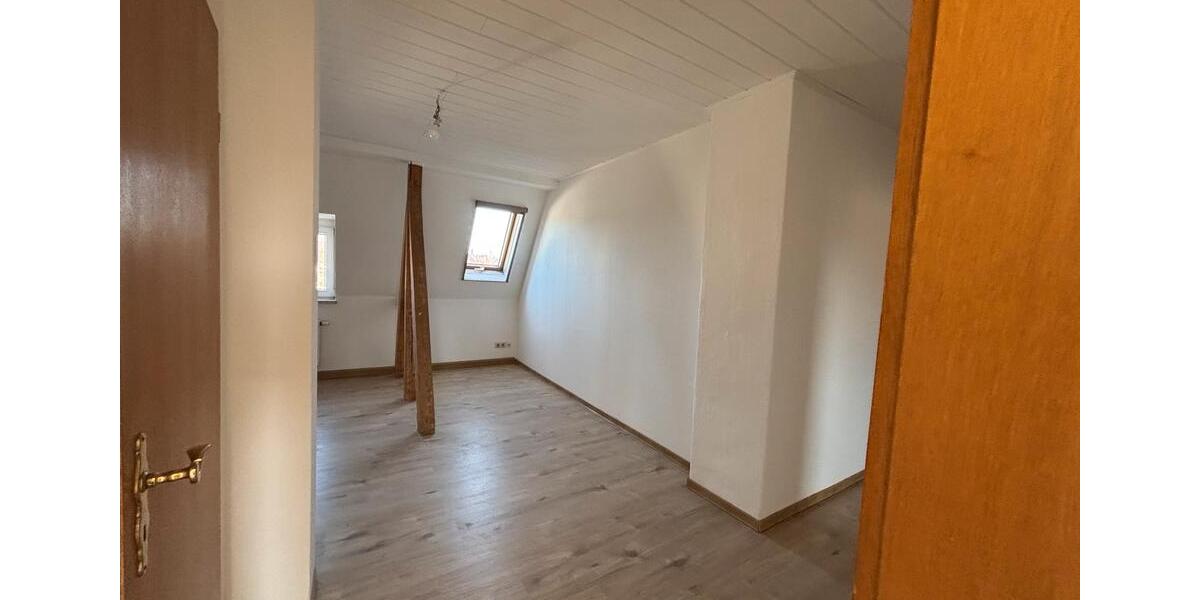 Dachgeschoßwohnung Gera Alt-Taubenpreskeln - 1.5 Zimmer, 47 m&sup2;, 290&euro; | Angebot:26041706