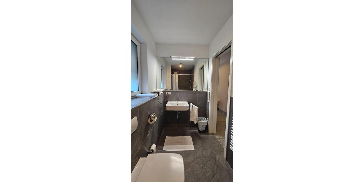Gehoben ausgestattetes Komfortzimmer mit BadWC u.v.m. 1 zimmer