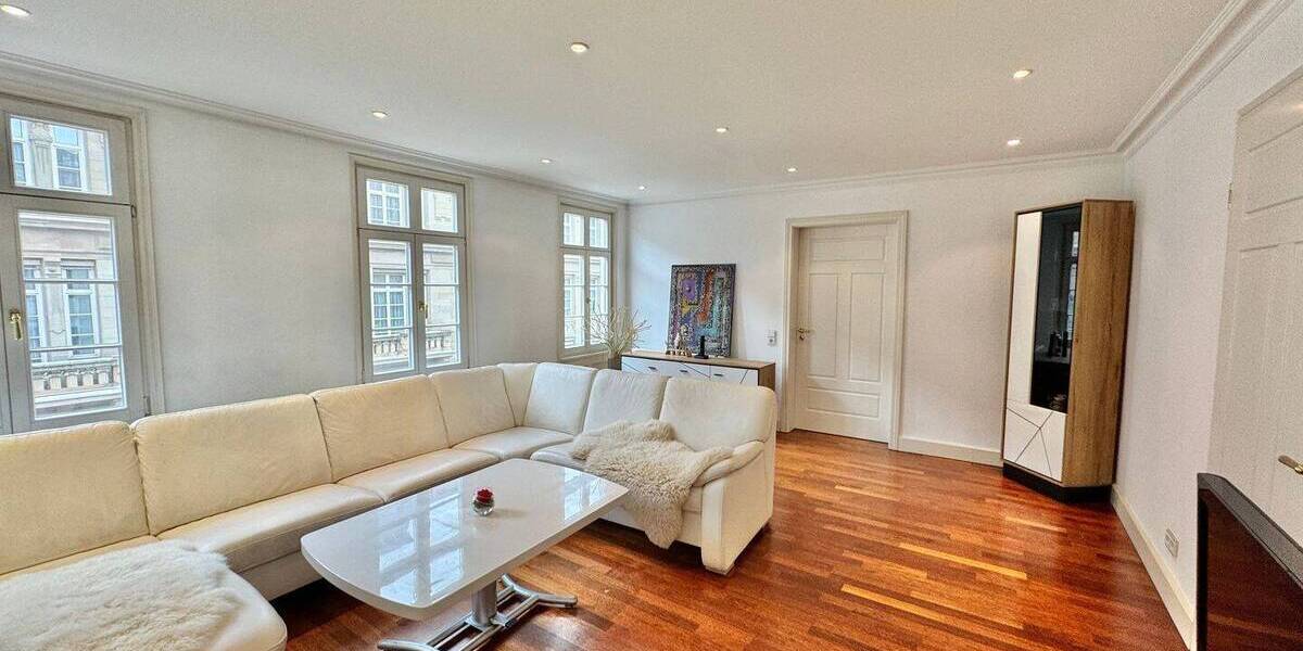 Etagenwohnung Stuttgart Mitte - 5 Zimmer, 130 m&sup2;, 2.700&euro; | Angebot:25704679