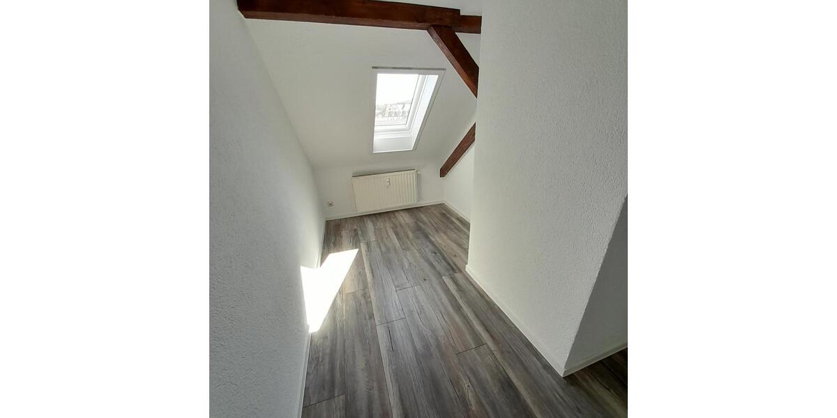 Dachgeschoßwohnung Weißenfels - 3 Zimmer, 73 m&sup2;, 436&euro; | Angebot:24933924