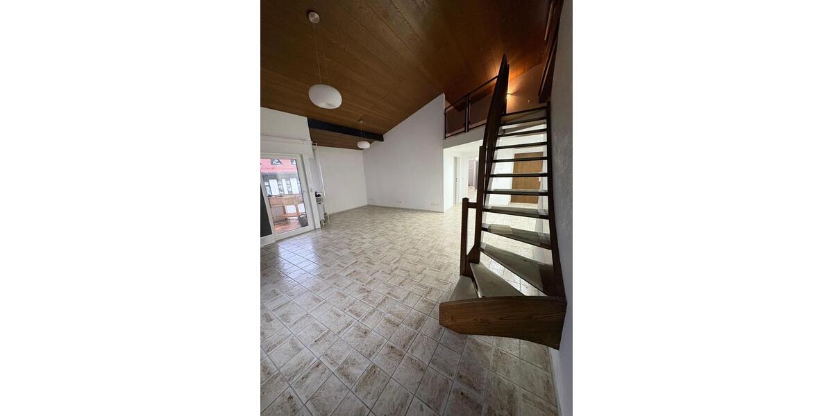 Schöne 3,5 Zimmer Maisonette-Wohnung mit Balkon und Garage 3.5 zimmer