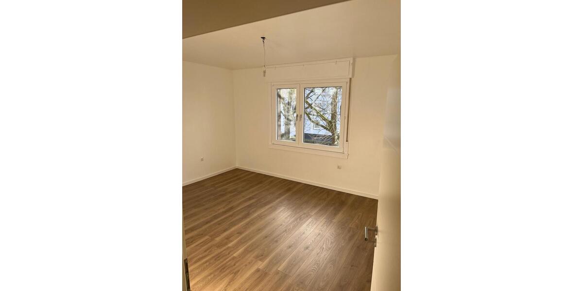 Etagenwohnung Frankfurt am Main Ost - 4 Zimmer, 90 m&sup2;, 1.800&euro; | Angebot:26429880