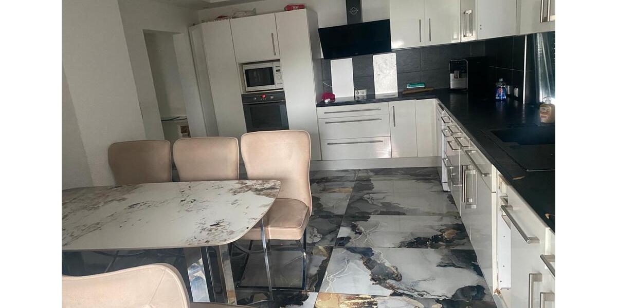 Einfamilienhaus Nürtingen - 6 Zimmer, 250 m&sup2;, 2.500&euro; | Angebot:25047803