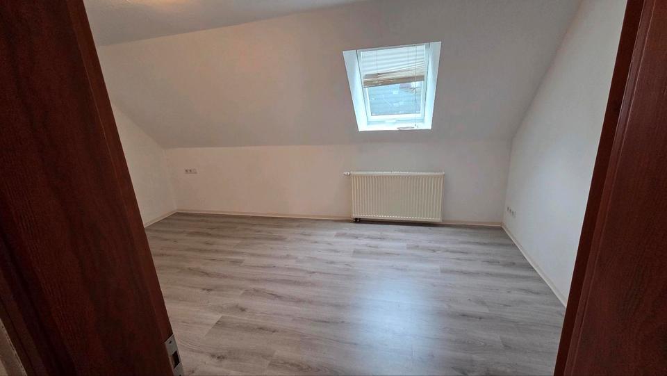 Dachgeschoßwohnung Tuttlingen - 4 Zimmer, 80 m&sup2;, 900&euro; | Angebot:26124263