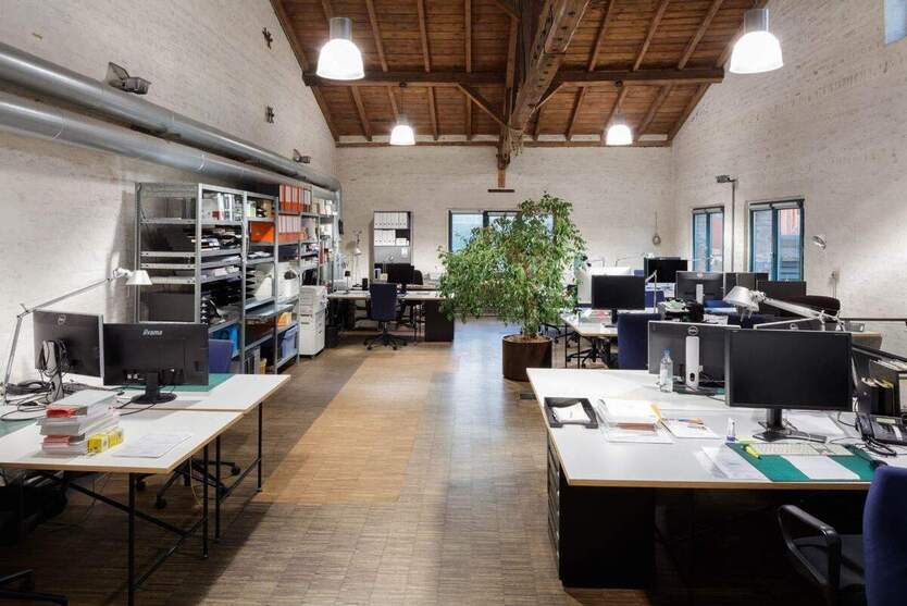 Schreibtischarbeitsplätze in loftartige Backsteinarchitektur - All-in-Miete zimmer