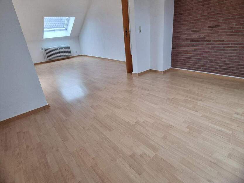 Großzügige 3 Zimmer Dachgeschosswohnung mit Balkon 3 zimmer