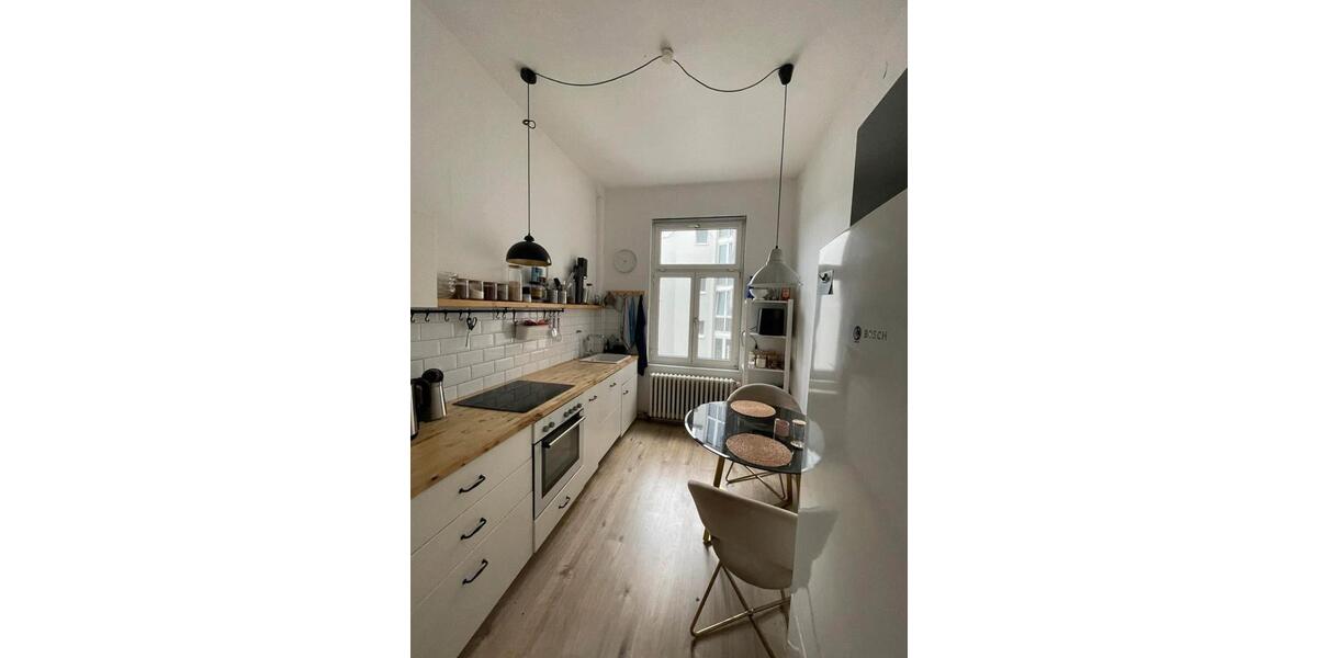 Helle Altbauwohnung in Toplage - Zwischenmiete 3 zimmer