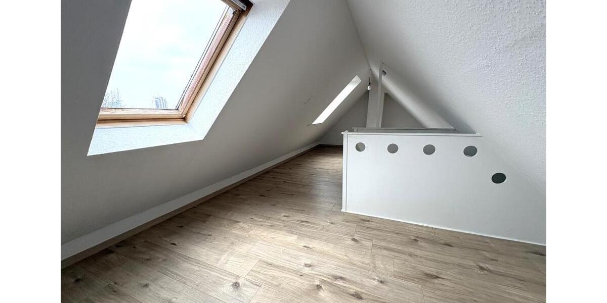 Dachgeschoßwohnung Bremerhaven Geestemünde - 3 Zimmer, 63 m&sup2;, 509&euro; | Angebot:25599781