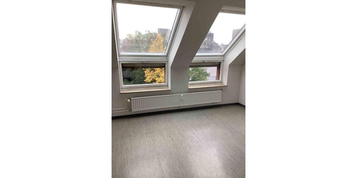 Dachgeschoßwohnung Kiel Gaarden-Ost - 3.5 Zimmer, 88 m&sup2;, 791&euro; | Angebot:26096396