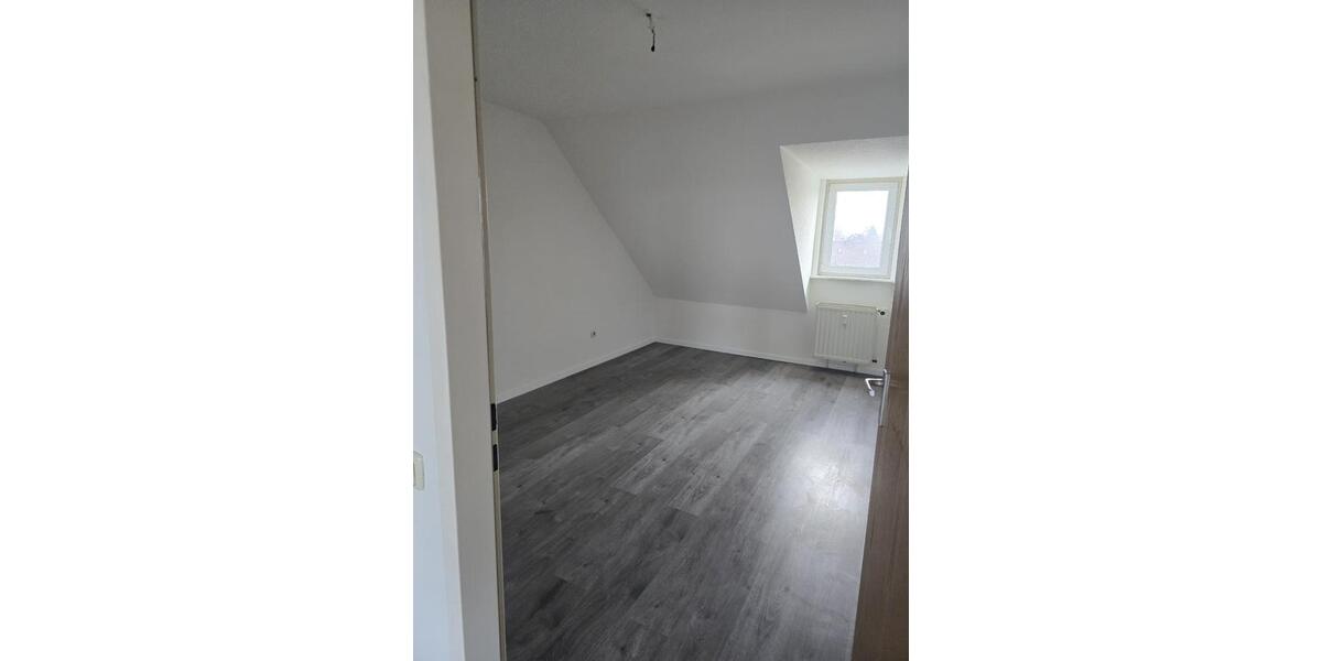 Dachgeschoßwohnung Oberhausen - 2 Zimmer, 55 m&sup2;, 412&euro; | Angebot:24859107