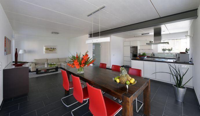 MIETKAUF MÖGLICH: Idyllisch im Grünen am Ortsrand: Großzügige 4-Zimmerwohnung mit großem Balkon in Konstanz-Dettingen I 95-145m2 zimmer