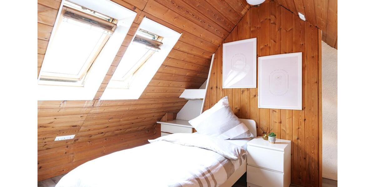 Dachgeschoßwohnung Essen Huttrop - 3 Zimmer, 75 m&sup2;, 70&euro; | Angebot:26339407