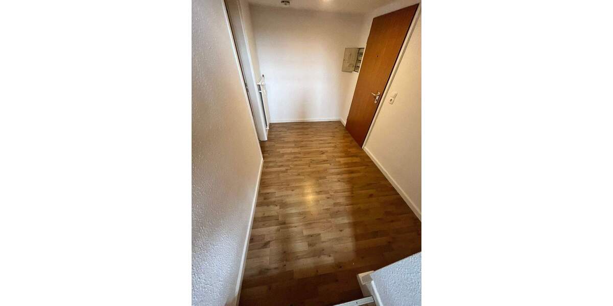 Etagenwohnung Wiesbaden Mitte - 2 Zimmer, 100 m&sup2;, 1.200&euro; | Angebot:25778336