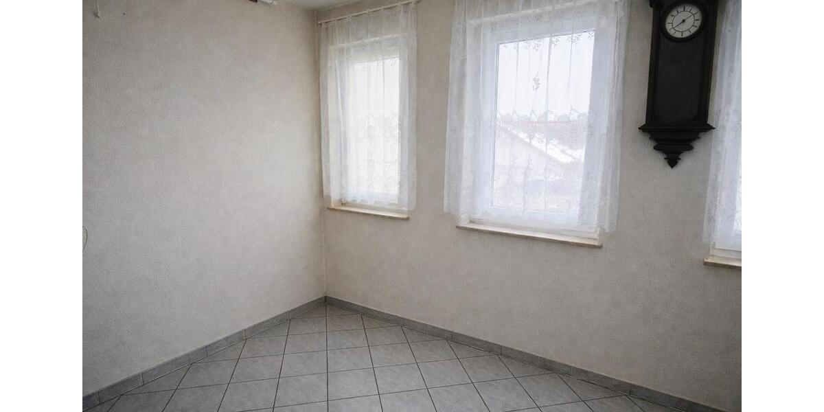 Dachgeschoßwohnung Crimmitschau - 3 Zimmer, 64 m&sup2;, 390&euro; | Angebot:24727232