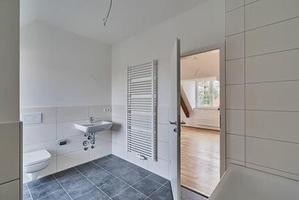 Dachgeschoss Style 3 Zimmer-Wohnung mit Einbauküche!
