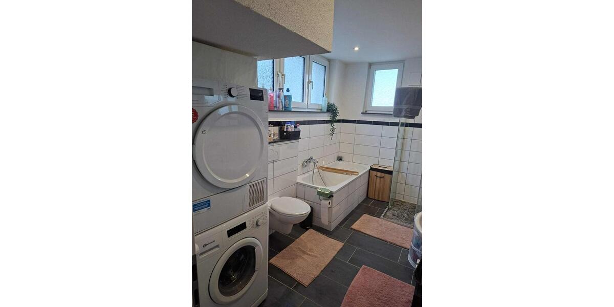 Haus im Haus - Sanierte 4,5 Zimmer Wohnung mit EFH Flair 4 zimmer