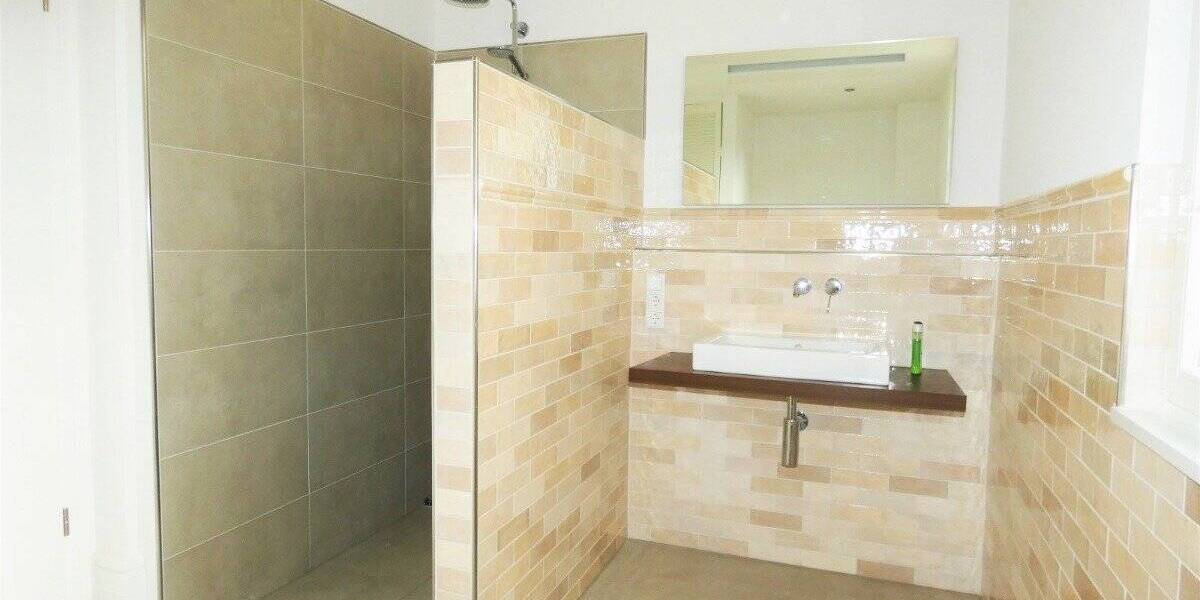 Kernsaniertes Herrenhaus mit traumhaftem Garten in bester Lage von Köln-Dünnwald 6 zimmer