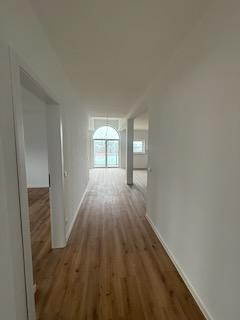 Dachgeschoßwohnung Friedrichsdorf - 4 Zimmer, 140 m&sup2;, 1.900&euro; | Angebot:25268930