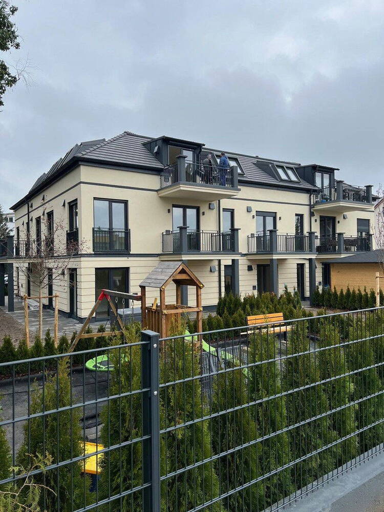NEUBAU 2023 ? Einziehen nur mit Ihren Koffern ? möblierte 2-Zimmer- Wohnung ? großer Balkon ?