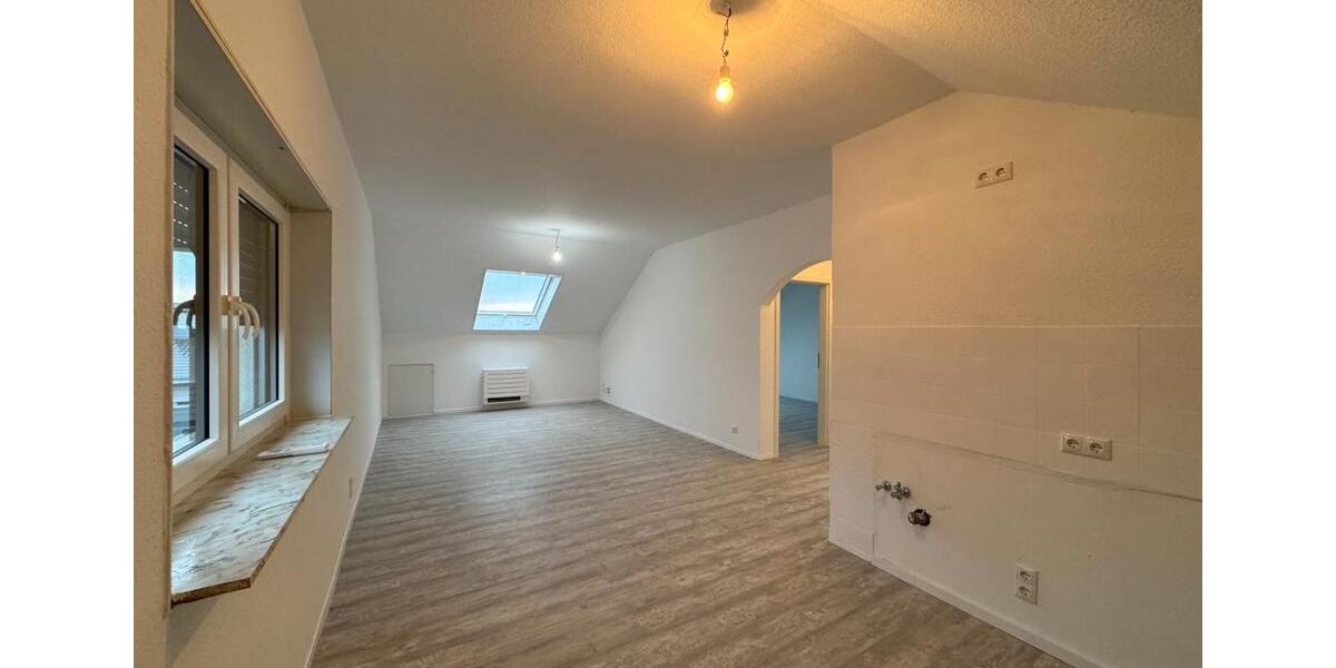 Dachgeschoßwohnung Gernsheim - 4 Zimmer, 86 m&sup2;, 1.150&euro; | Angebot:26006065