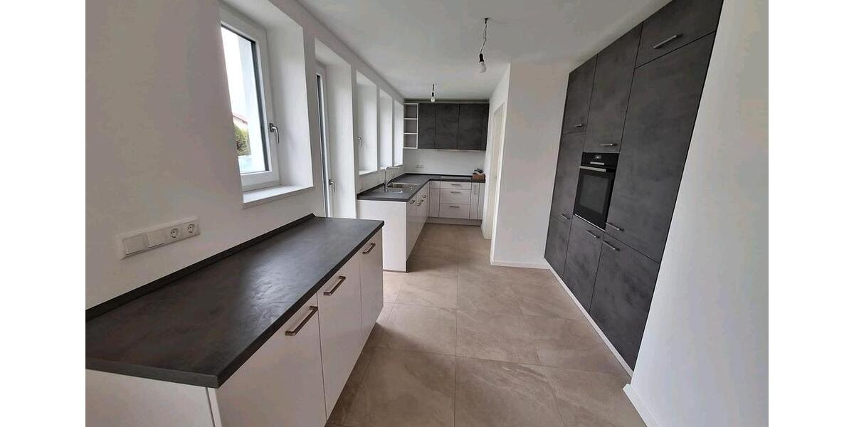 Exklusive 5 Zimmerwohnung mit Terrasse und Garten 5 zimmer