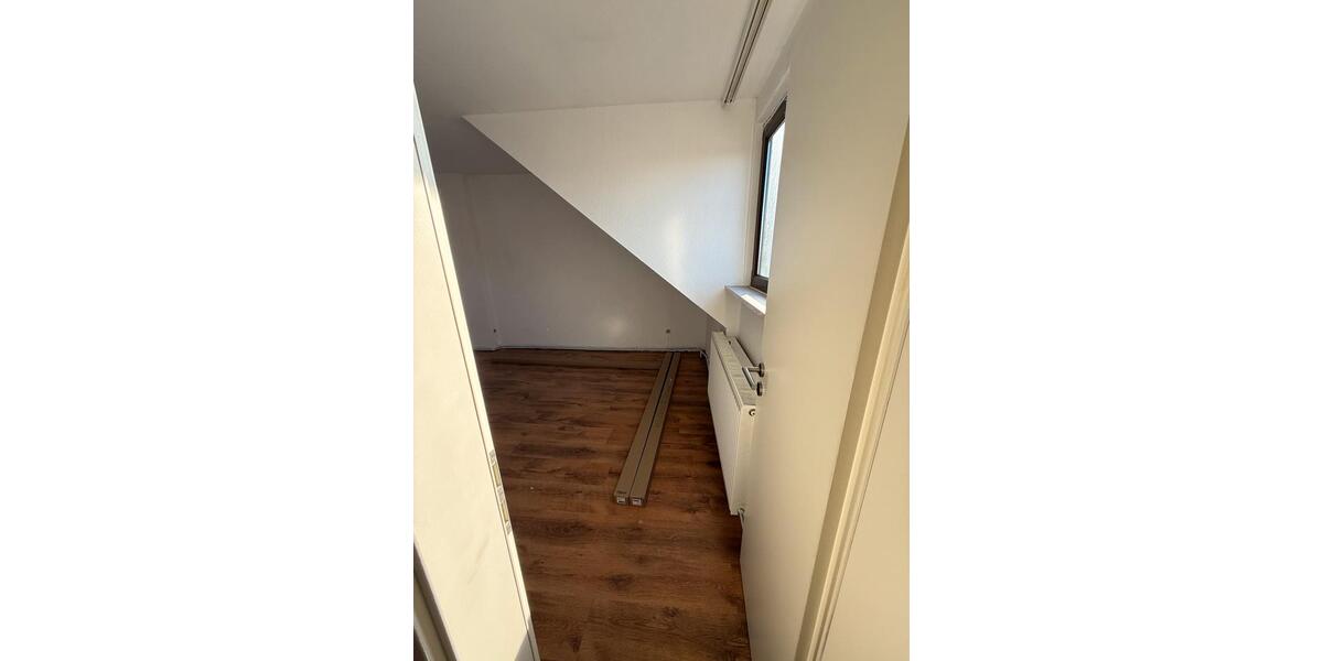 Dachgeschoßwohnung Gelsenkirchen Gelsenkirchen-Nord - 2 Zimmer, 77 m&sup2;, 450&euro; | Angebot:26005024