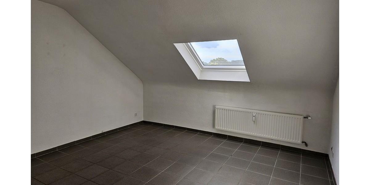 Moderne Dachgeschosswohnung in ruhiger Lage 4 zimmer