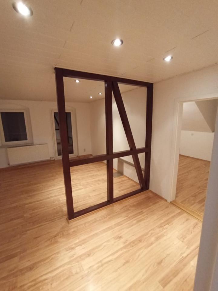 In ruhiger Lage, DG-Wohnung mit Ausblick ins Grüne zu vermieten zimmer