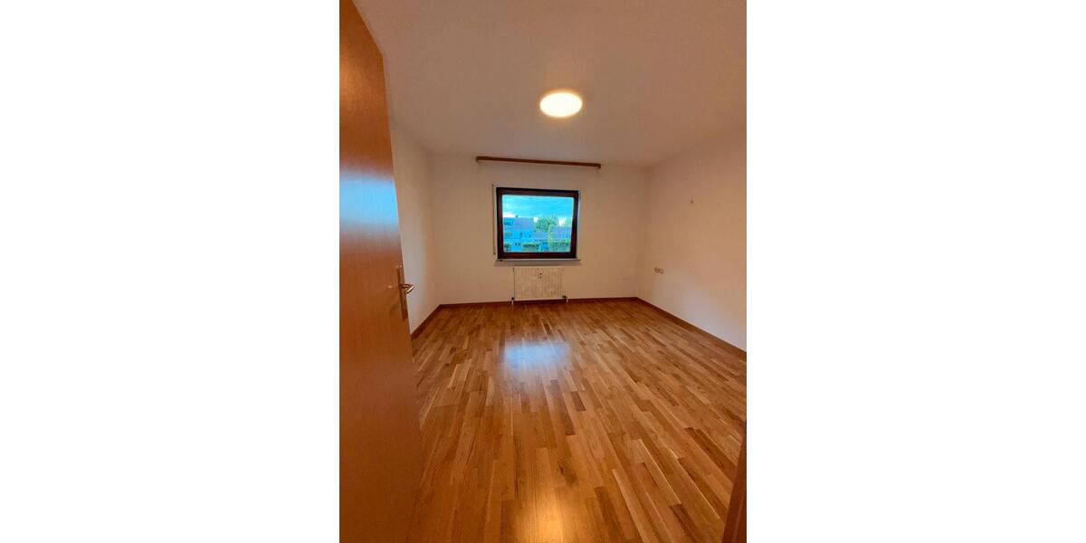 Etagenwohnung Kornwestheim - 4 Zimmer, 120 m&sup2;, 1.700&euro; | Angebot:26615319