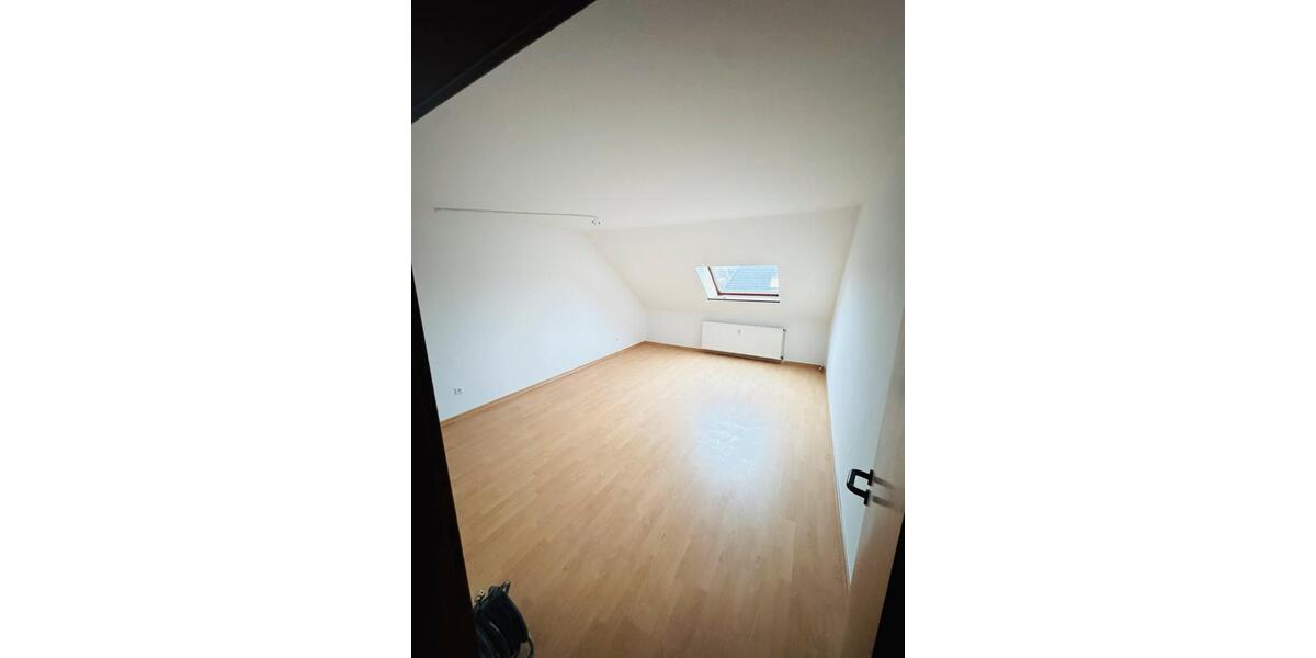 Dachgeschoßwohnung Garbsen Berenbostel - 3 Zimmer, 94 m&sup2;, 862&euro; | Angebot:25965411