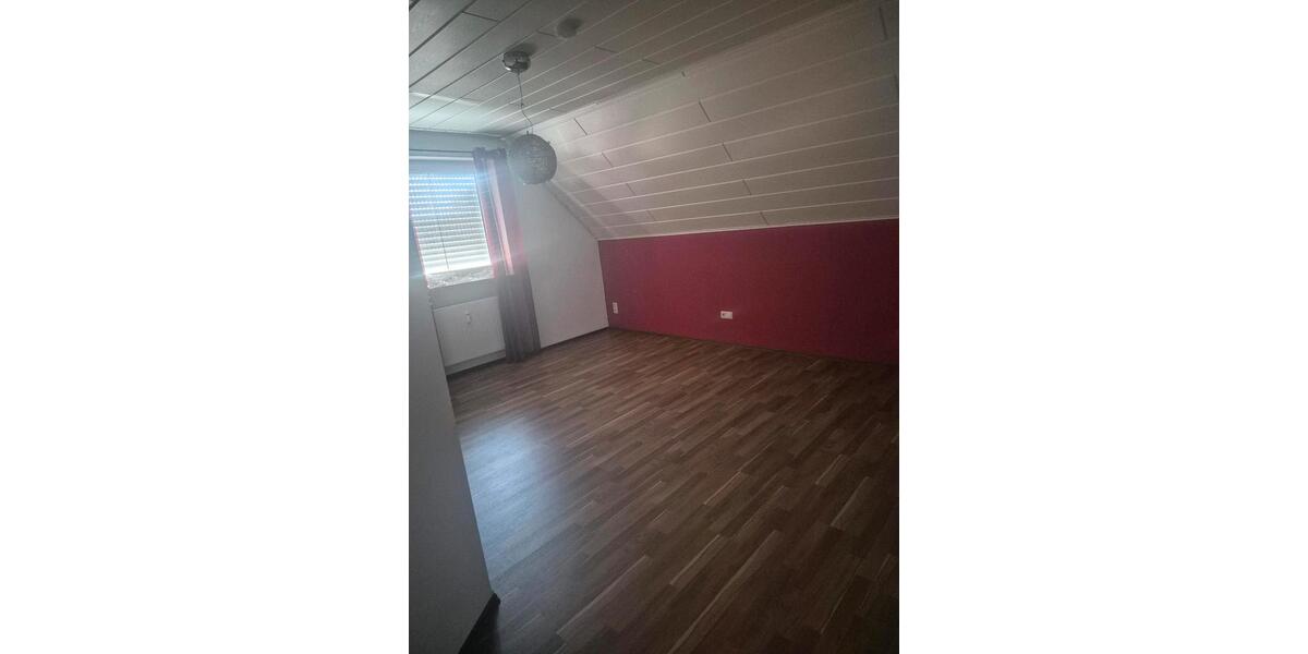 Etagenwohnung Finningen - 4 Zimmer, 90 m&sup2;, 920&euro; | Angebot:26439408