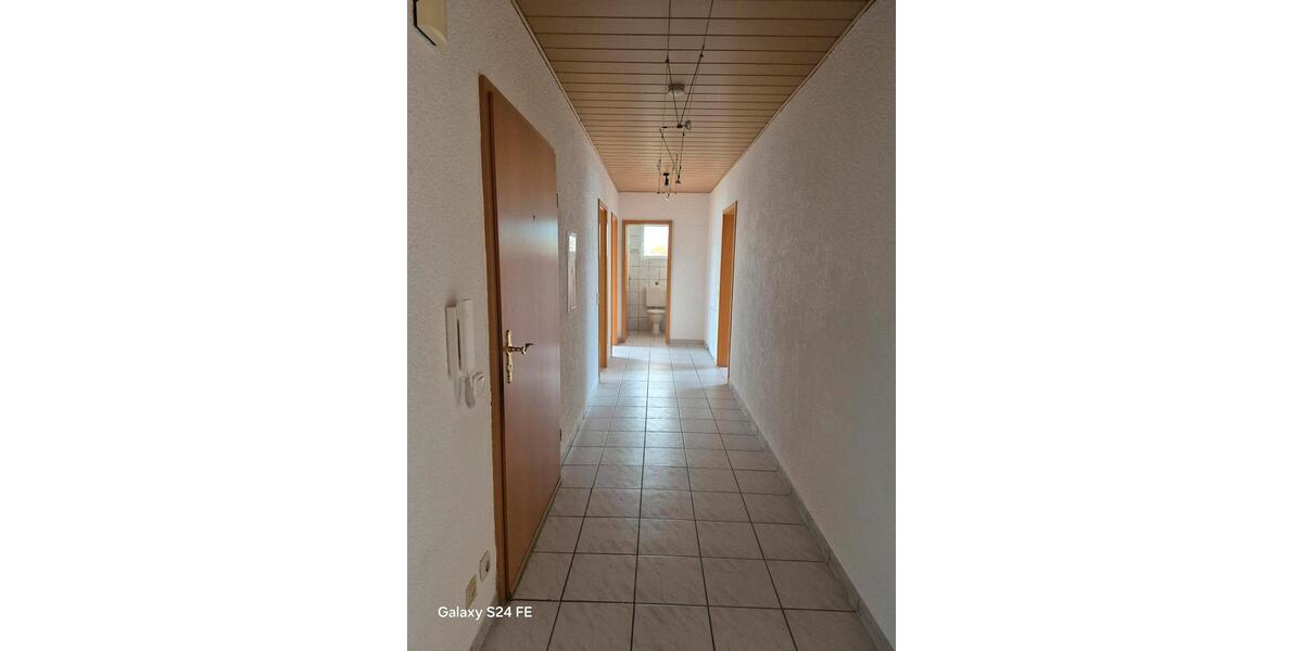 Dachgeschoßwohnung Ehringshausen - 4 Zimmer, 110 m&sup2;, 1.200&euro; | Angebot:24650386