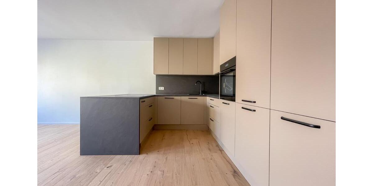 Dachgeschoßwohnung Amberg - 3 Zimmer, 120 m&sup2;, 1.200&euro; | Angebot:25218939